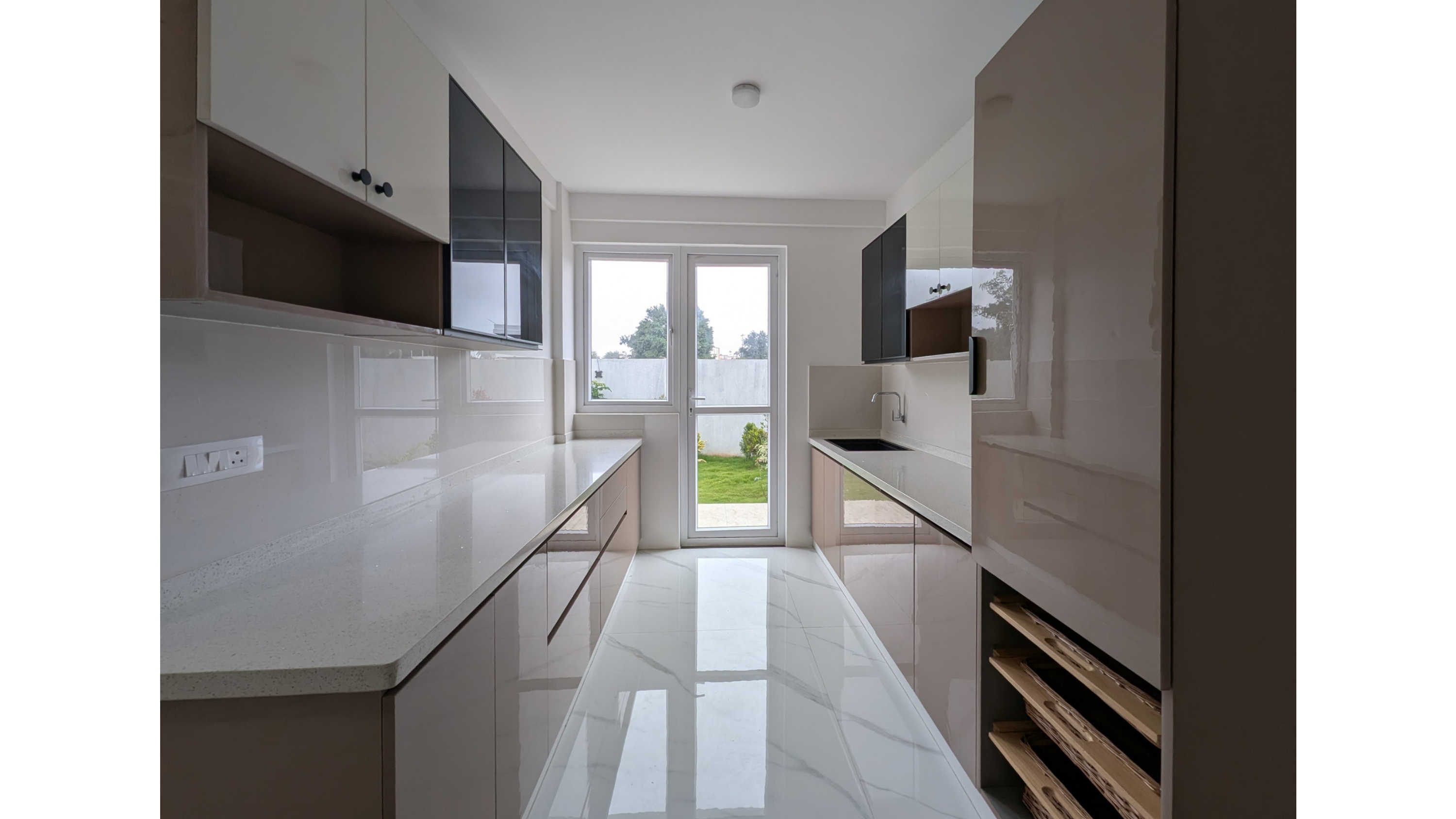 Modern modular kitchen design in Bangalore by Elvenwood Interiors